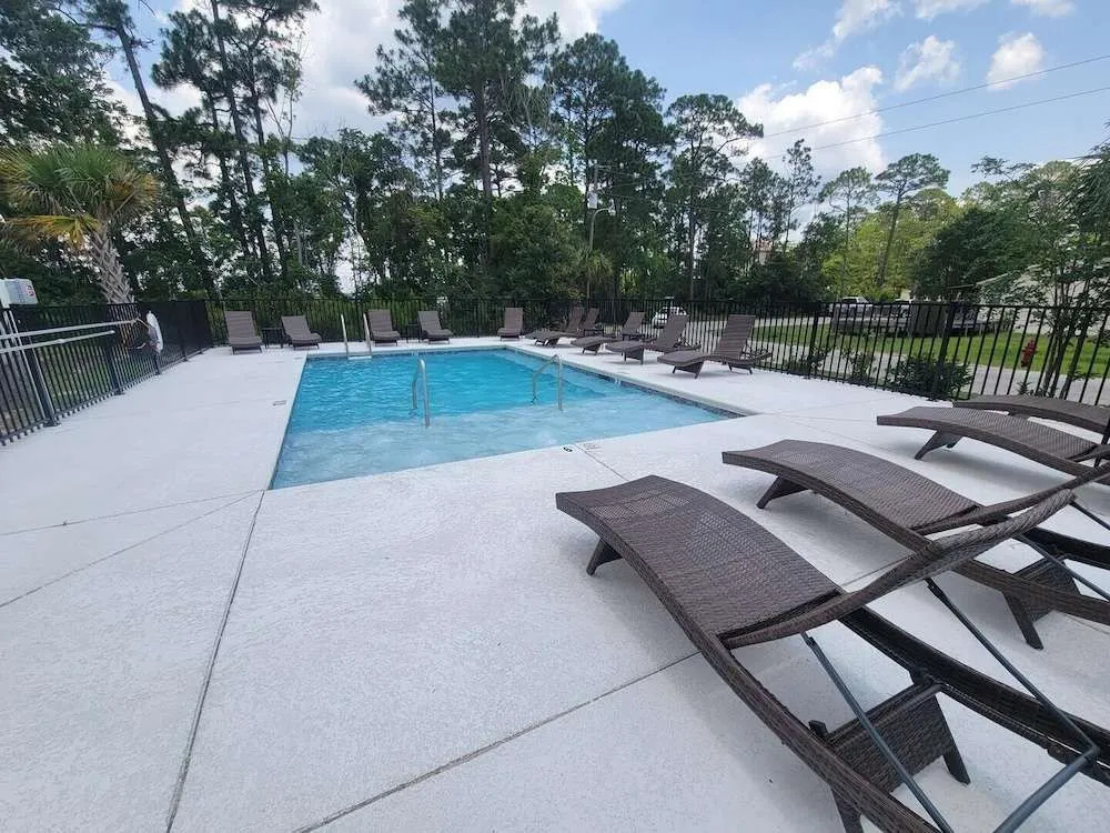 Hidden Gem! 3br/2.5ba Home/pool/near Beach/slps 10