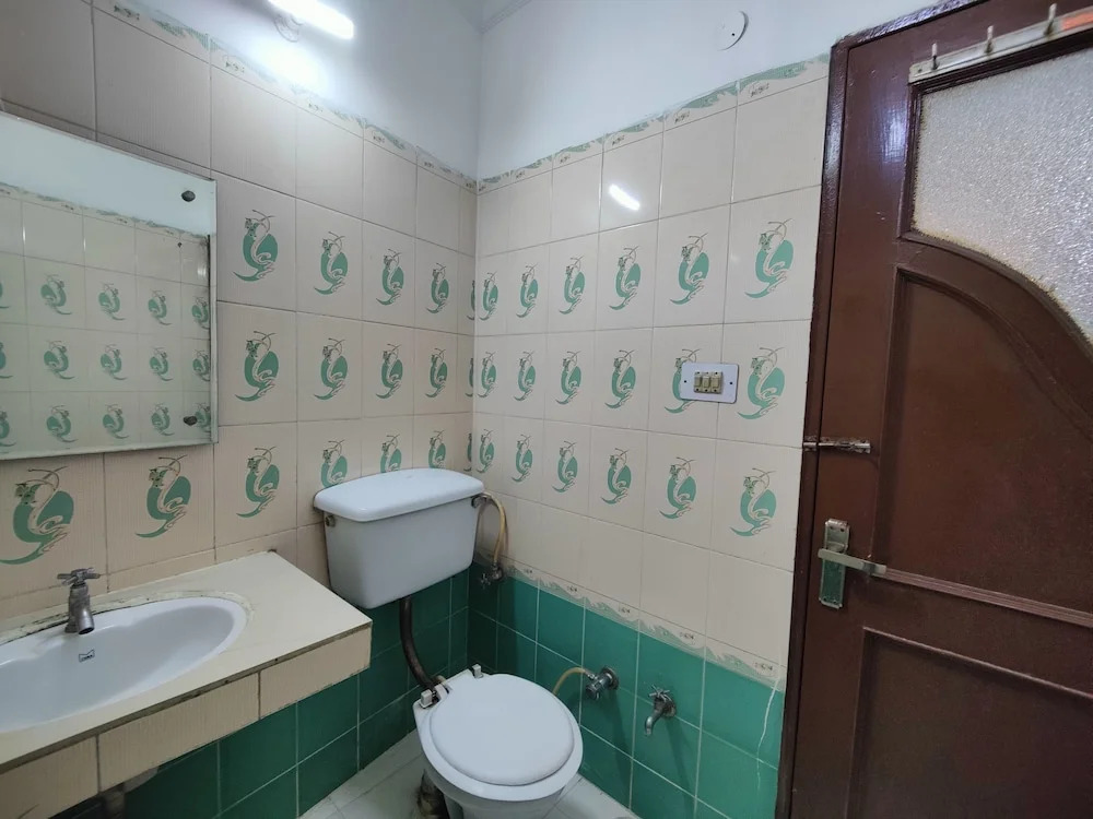 Harish Guest House -Railway Station Road