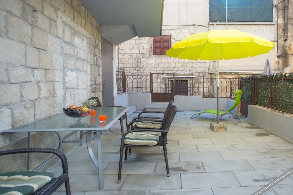 Apartments Zdravko