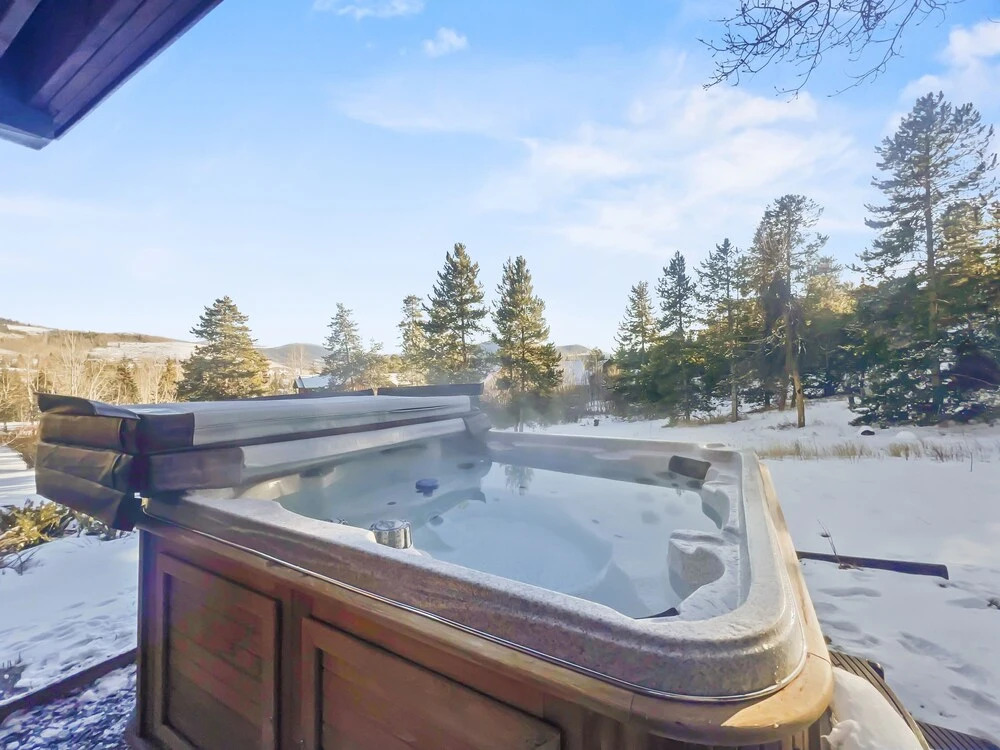 208 Tenderfoot 5 Bedroom Home by RedAwning