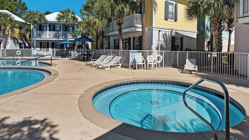 Dog Friendly @ Bungalows at Seagrove; 2 Blocks to Beach ~ Overlooks Pool/spa