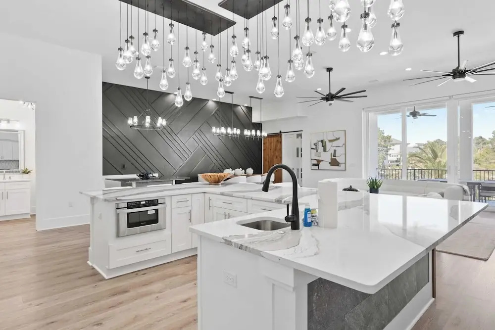 30A Salt & Solace Pool, Golf Cart, Hot Tub + Outdoor Kitchen