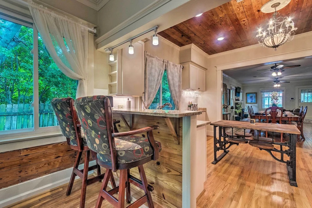 Spacious & Updated 1920's Hsnp Craftsmen Home