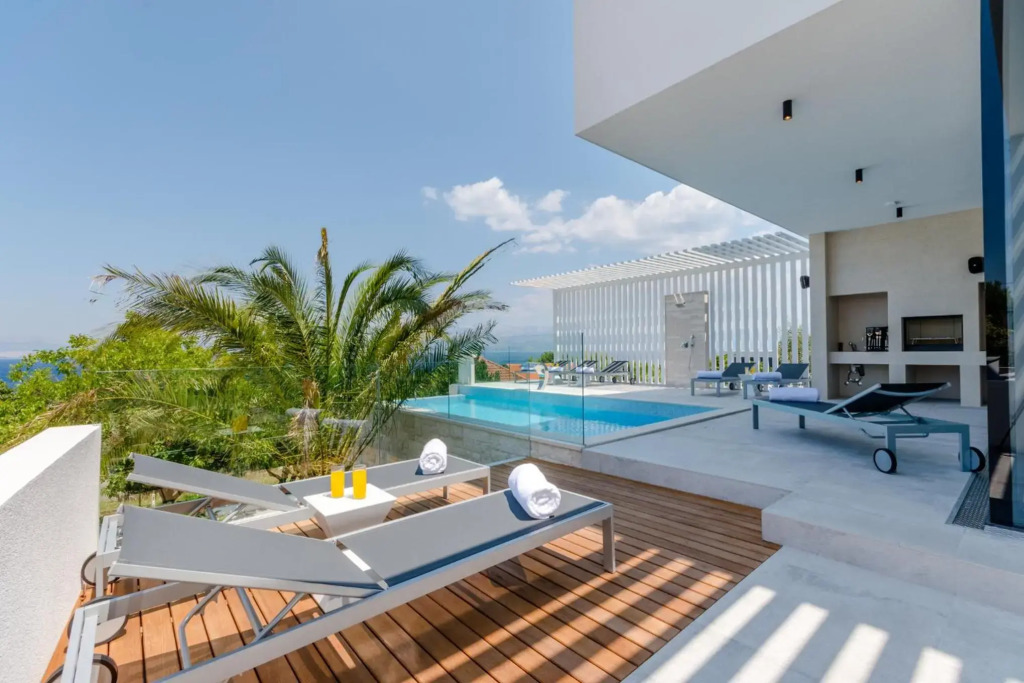 Luxury Villa Complex "Vitae & Pax" with heated infinity-pools, 16 sleeps