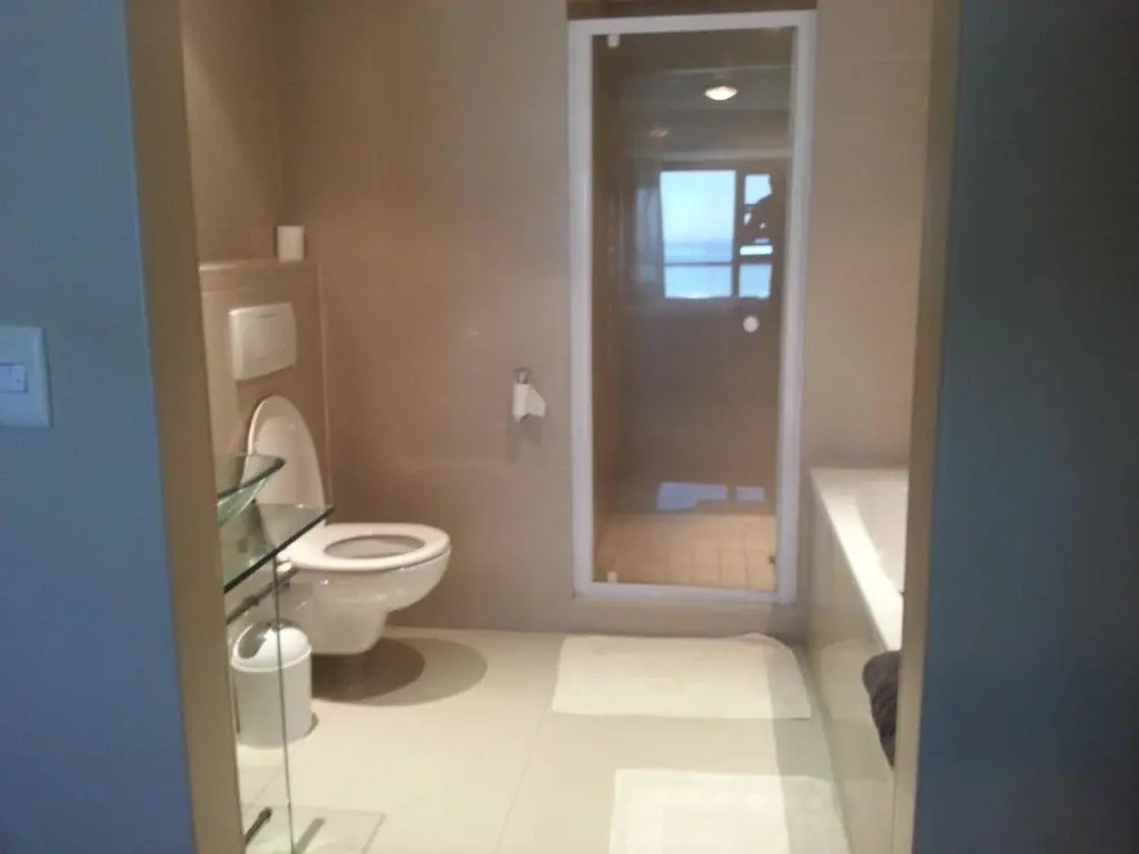 Loddeys Self Catering Apartments - by Beach Collection