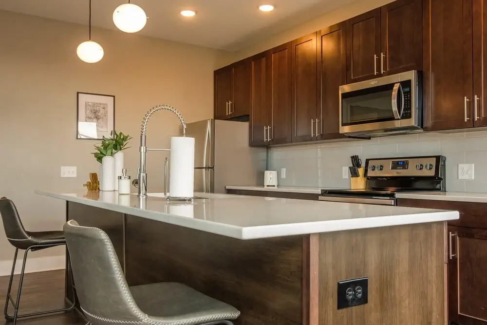 FRONTDESK LC Riversouth 245 Apts Downtown Columbus