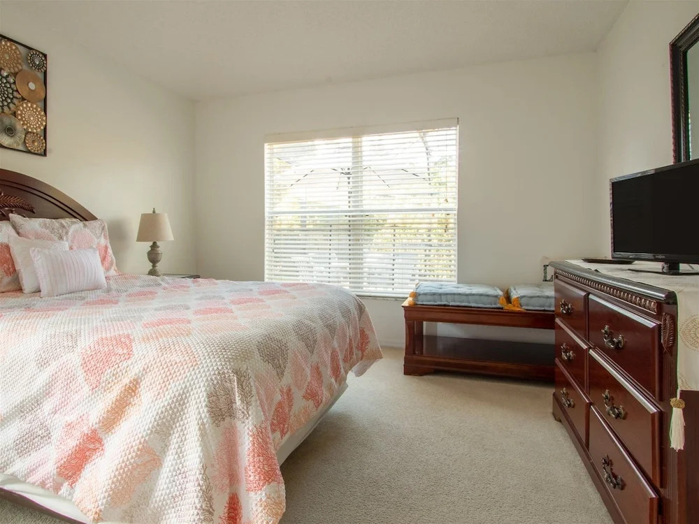 4 Bed And 3 Bath In Perfect Location With Pool By Florida Dream Home