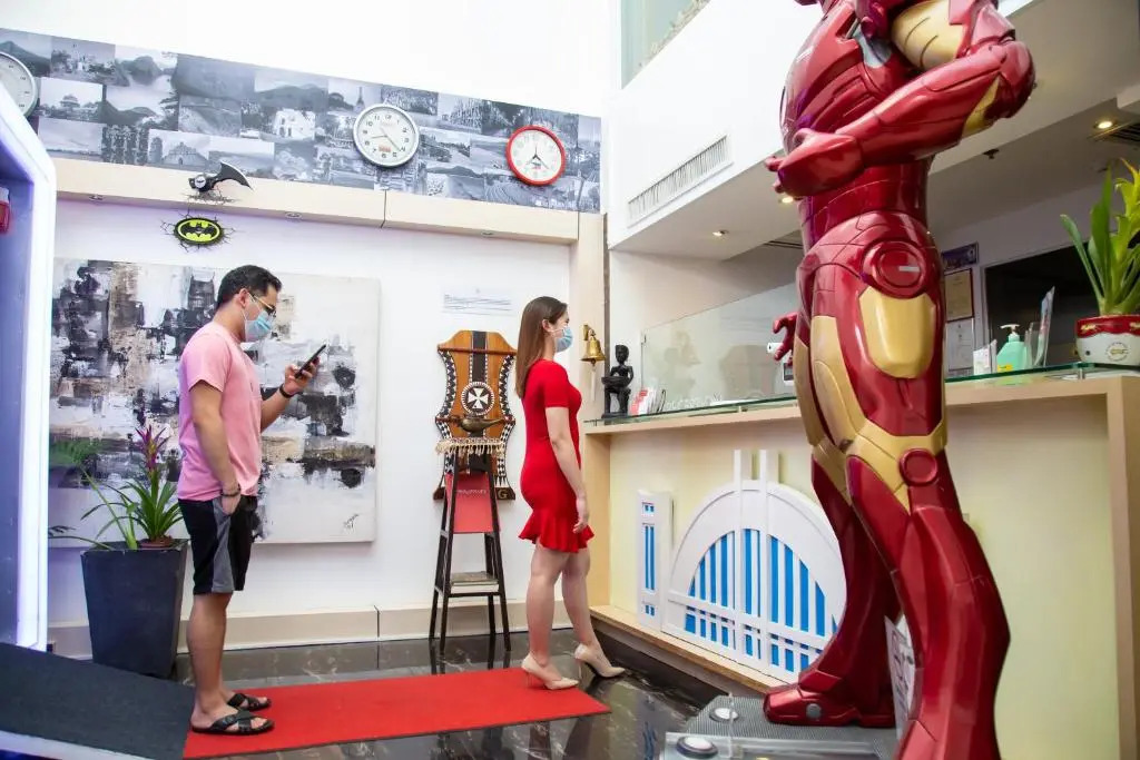 Heroes Hotel