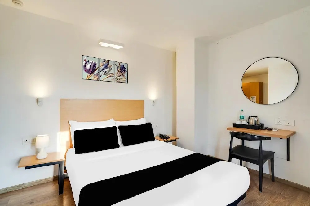 Modern Spacious Room Near Madiwala Lake BTM Layout