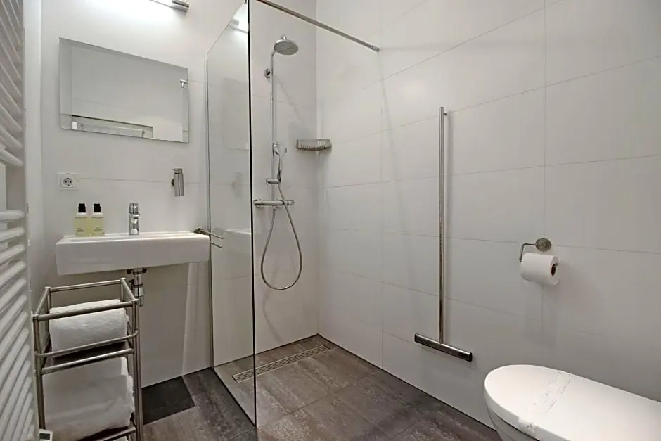 Large 4p canal apartment Prinsengracht