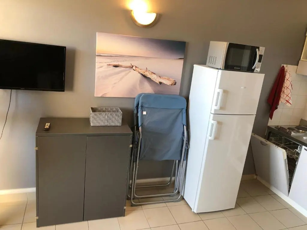 Porticcio centre plage à pieds, studio-cabine 4 Pers max, promo 7 nuits