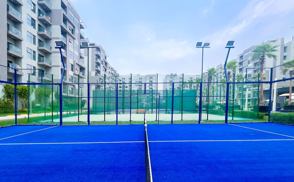 Bright 2bed Family Home: Pool, Gym & Kids Play