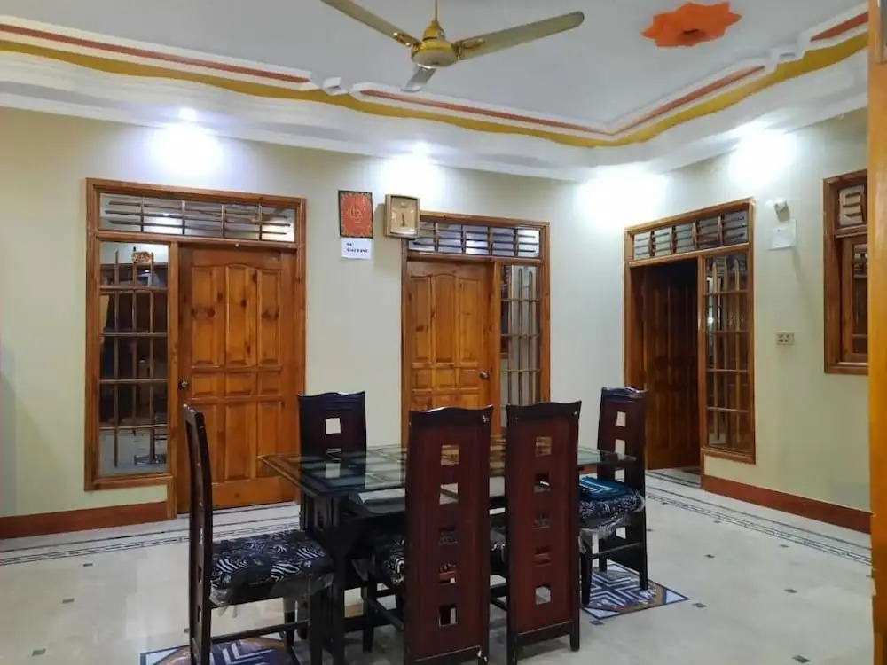 Hotel Elegant Near Karachi Expo Center and Agha Khan