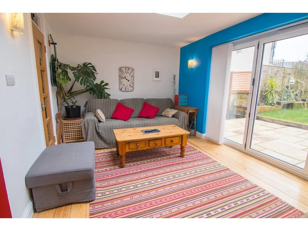 Spacious 2BR Garden Flat for 6 in Bristol