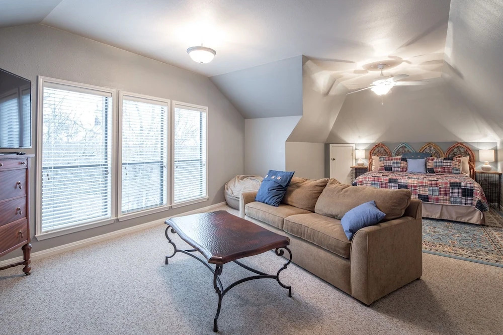 Gruene Vista On The Guadalupe 4 Bedrooms 3.5 Bathrooms Home