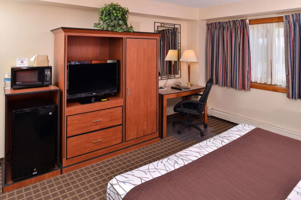 Stillwater Inn & Suites