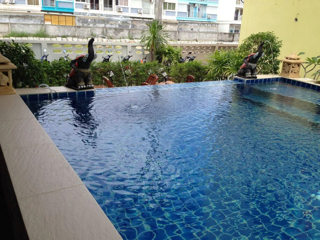 Green Harbor Hotel & Service Apartment