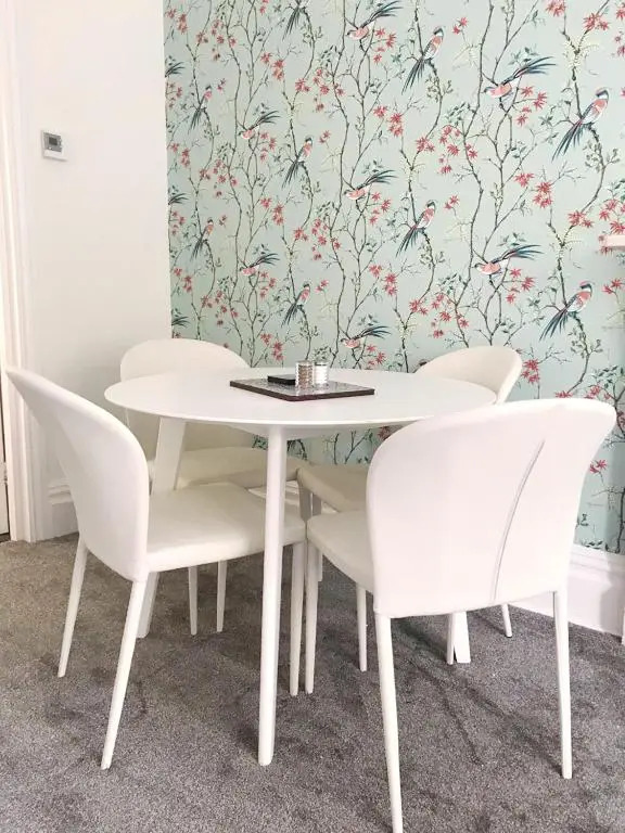 The Chine- A Spacious Studio Close to the Beach