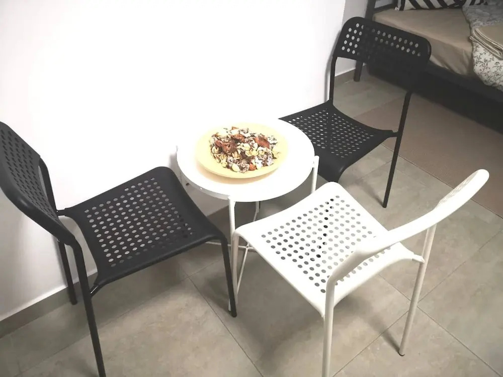 "room in Guest Room - Hostel Próximo A Praia P/ Surf Na Caparica"