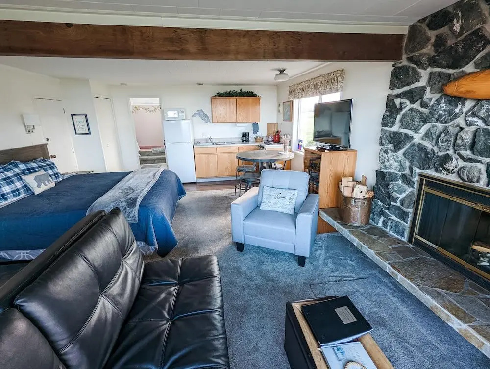 Juan de Fuca Waterfront Hotel & Cottages