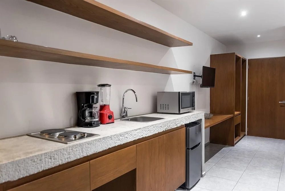 Unbeatable Located Spacious Loft With Amazing Roof