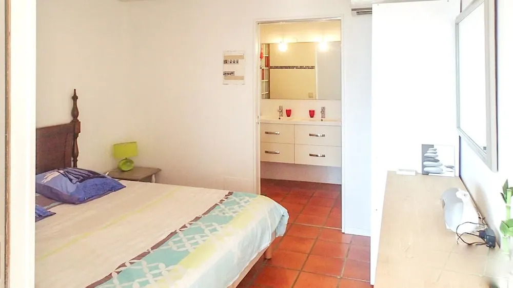 Apartment With one Bedroom in Saint-françois, With Wonderful sea View,