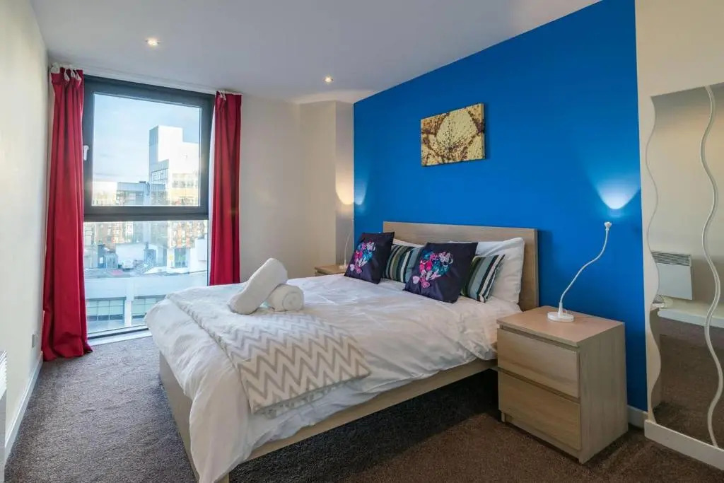 Modern 2 bed apartment, next to Hydro and SECC!
