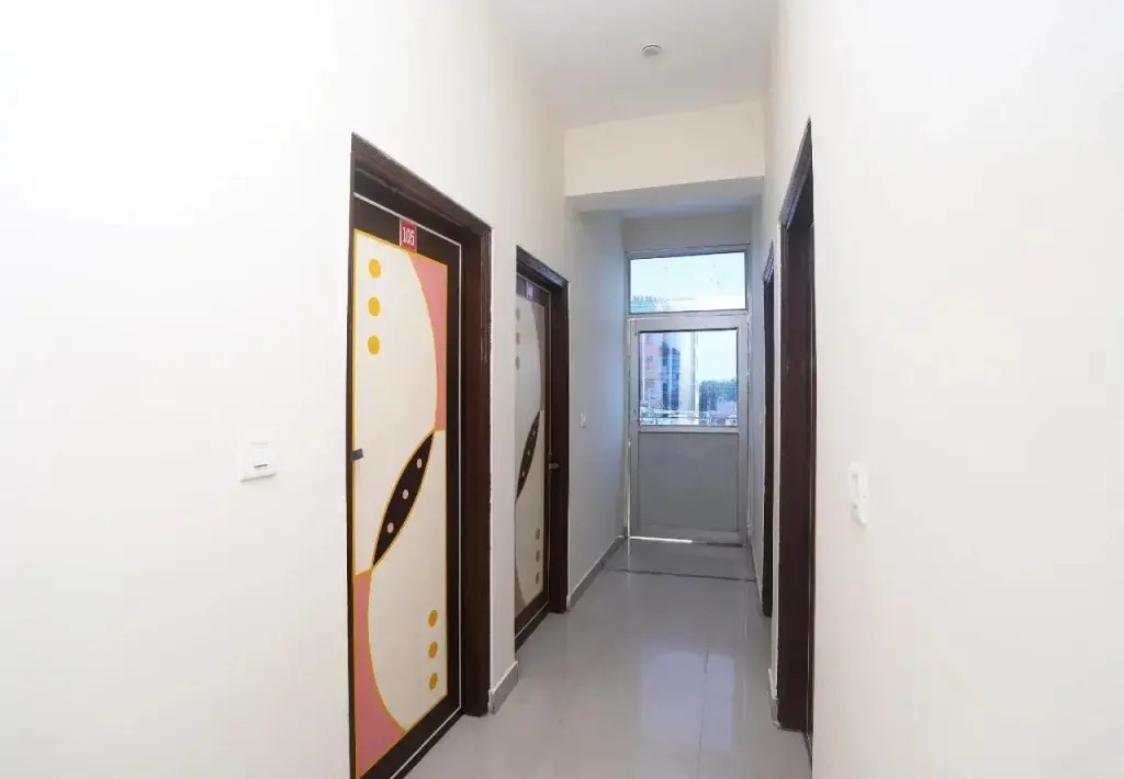 Oyo 17357 Hotel Royal Touch