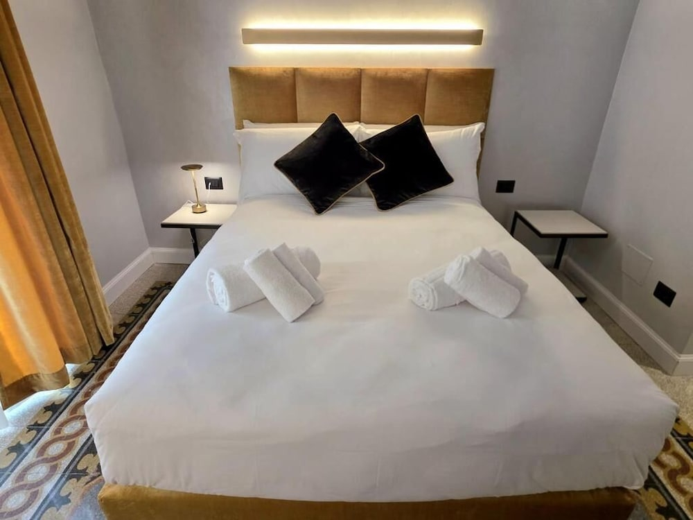 Victoria Suites