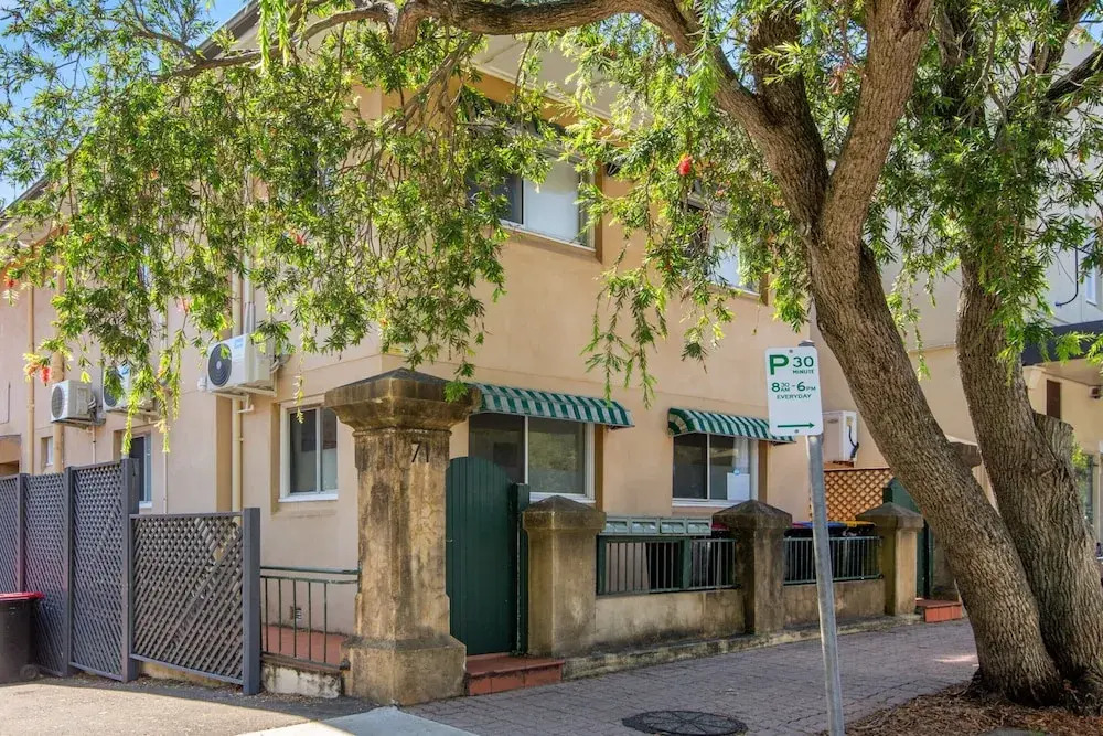 2-bed Apartment Near Manly Beach