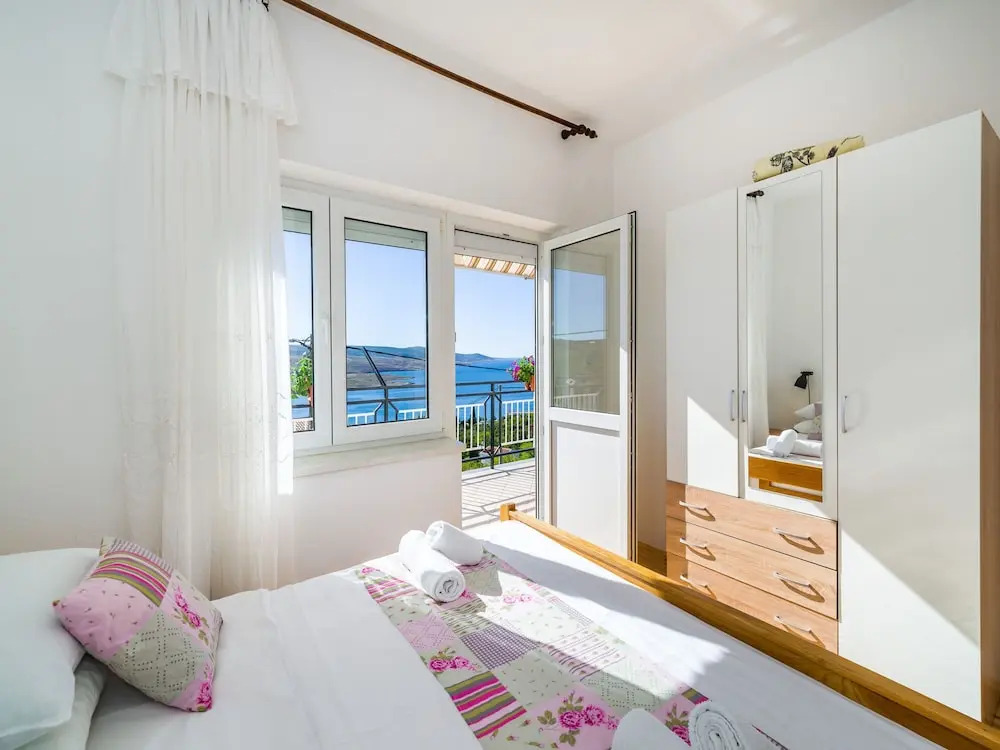 House Marija-with View to the sea and the Mountains