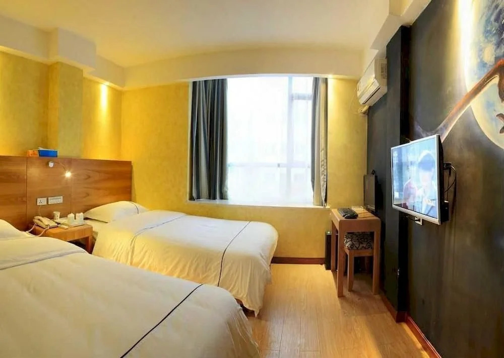 Guilin Kalai Film Theme Hotel