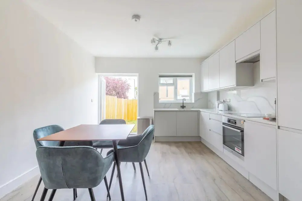 Contemporary 2 Bedroom in West London