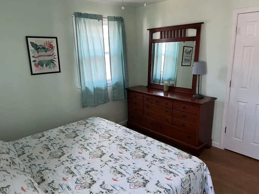 Boat House Ground Floor #2 - 1 Br Waterfront, Wifi 1 Bedroom Apts by RedAwning