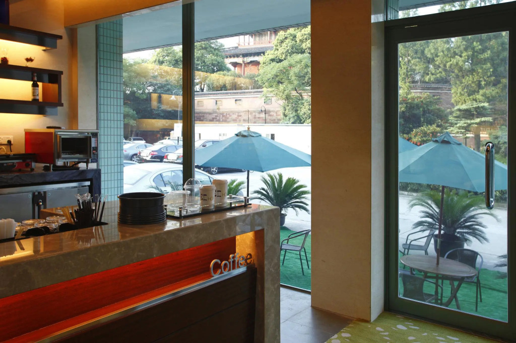 Holiday Inn Riverside Wuhan by IHG