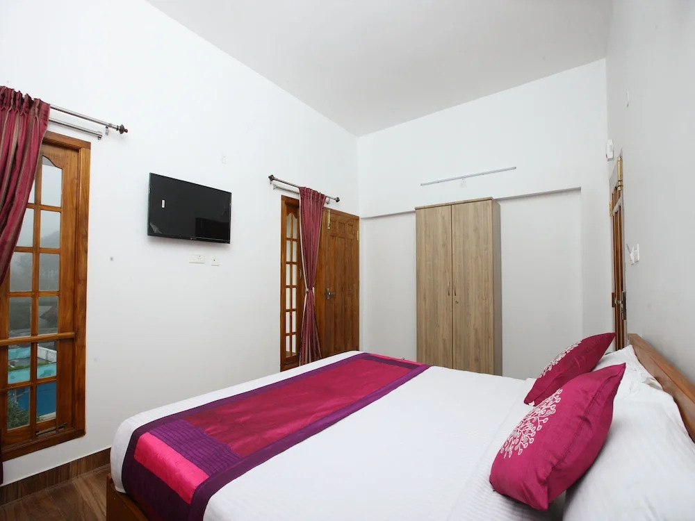 OYO 13607 Sri Akilambiga Residency