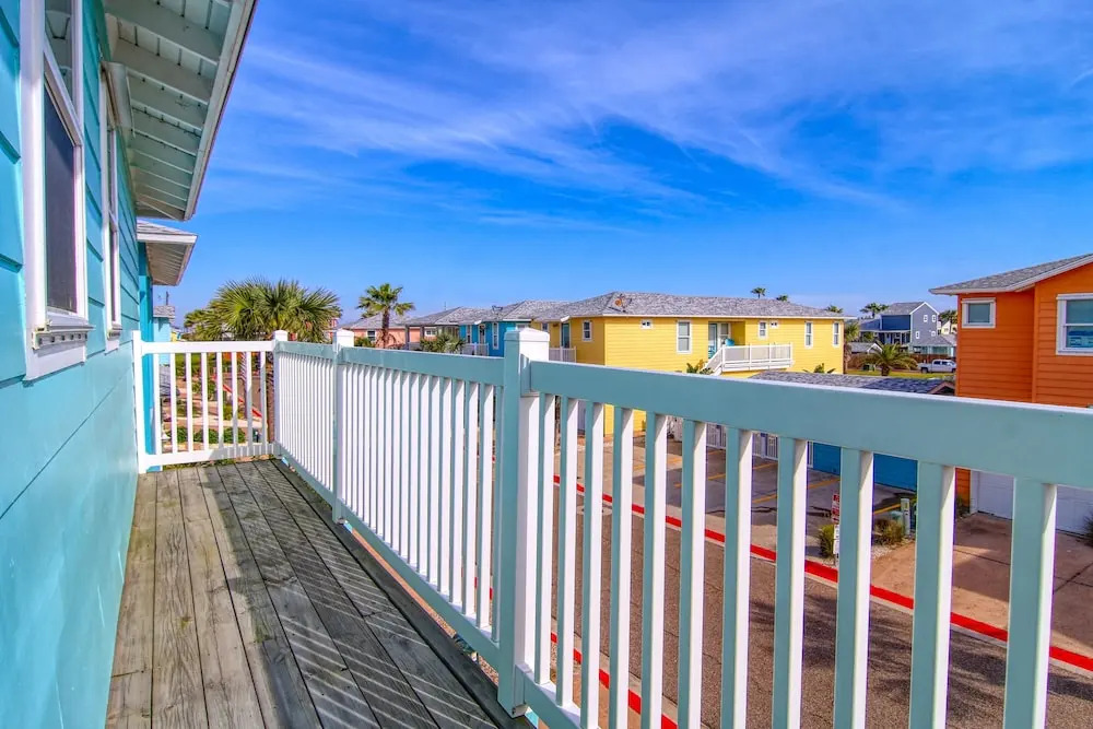 Flip Flops and Shades 3 Bedrooms 2 Bathrooms Home