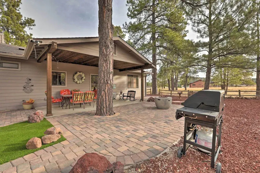 Arizona Home w/ Patio, Fire Pit & Gas Grill