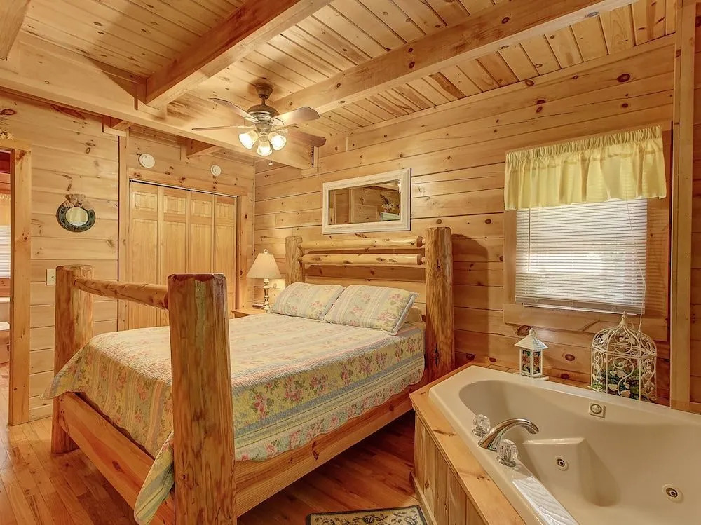 Autumn Breeze 1 Bedroom 1 Bathroom Cabin