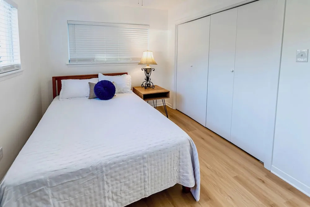 Walk to Campus: Creekside Austin Duplex!