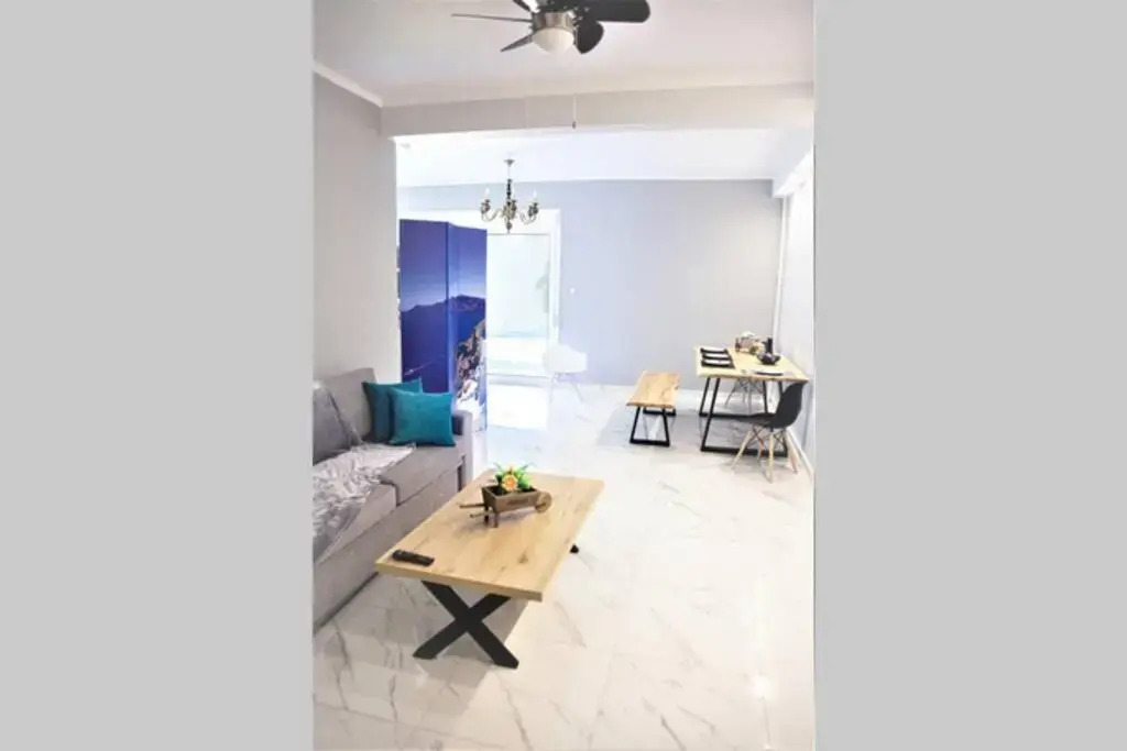 Athens Central 3BD Apartment next to Metro Luxury
