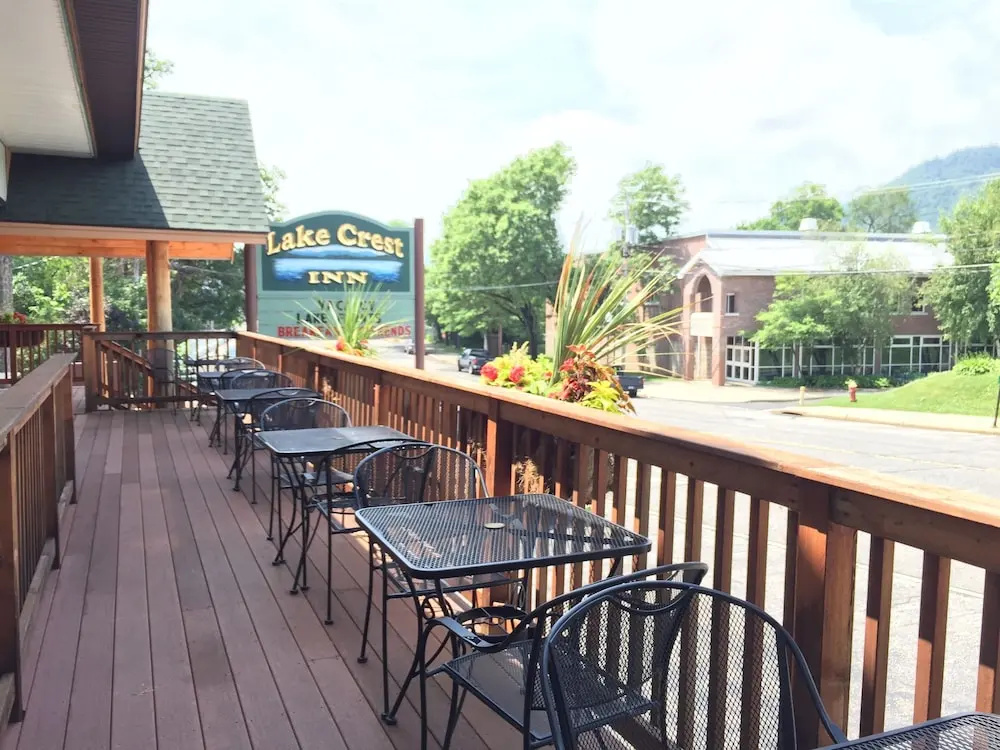 Lake Crest Inn