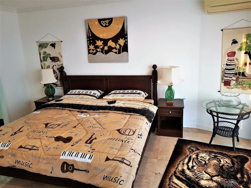 Sea View 2 bed Condo Pattaya