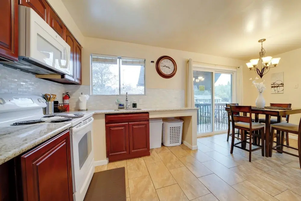 6 Mi to Downtown Seattle: Family Home w/ Yard