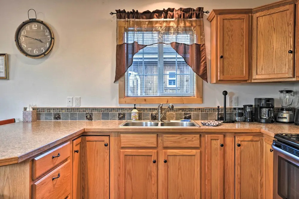 Coastal Retreat in Long Beach: Walk to Attractions