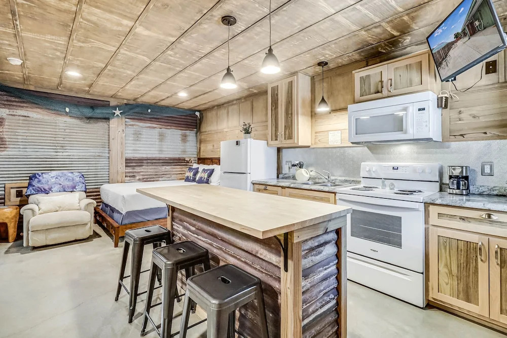 Casas Coastal Experience Cabin B 1 Bedroom Cottage by RedAwning