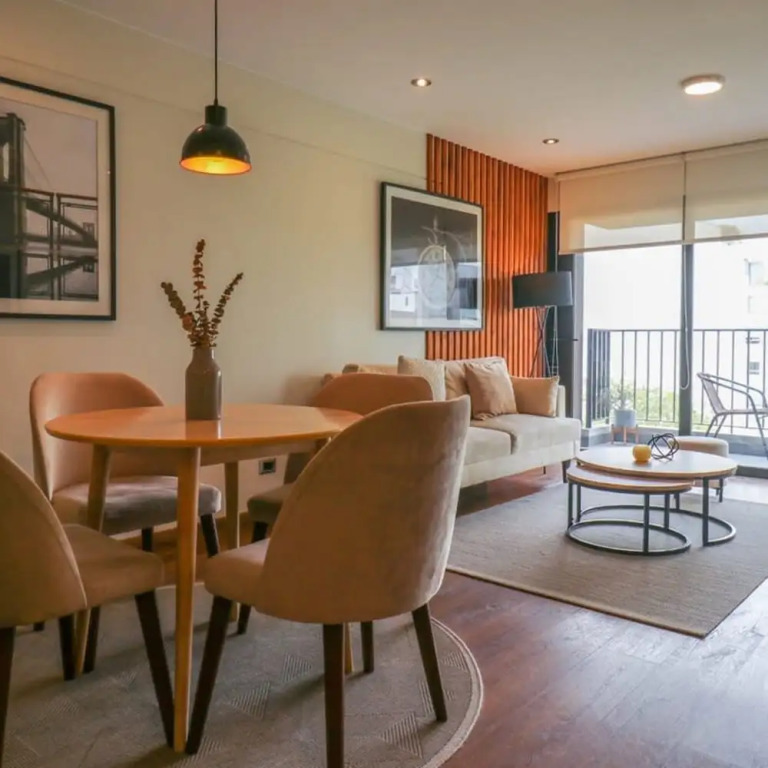 w Fascinating 1BR With Balcony in Miraflores