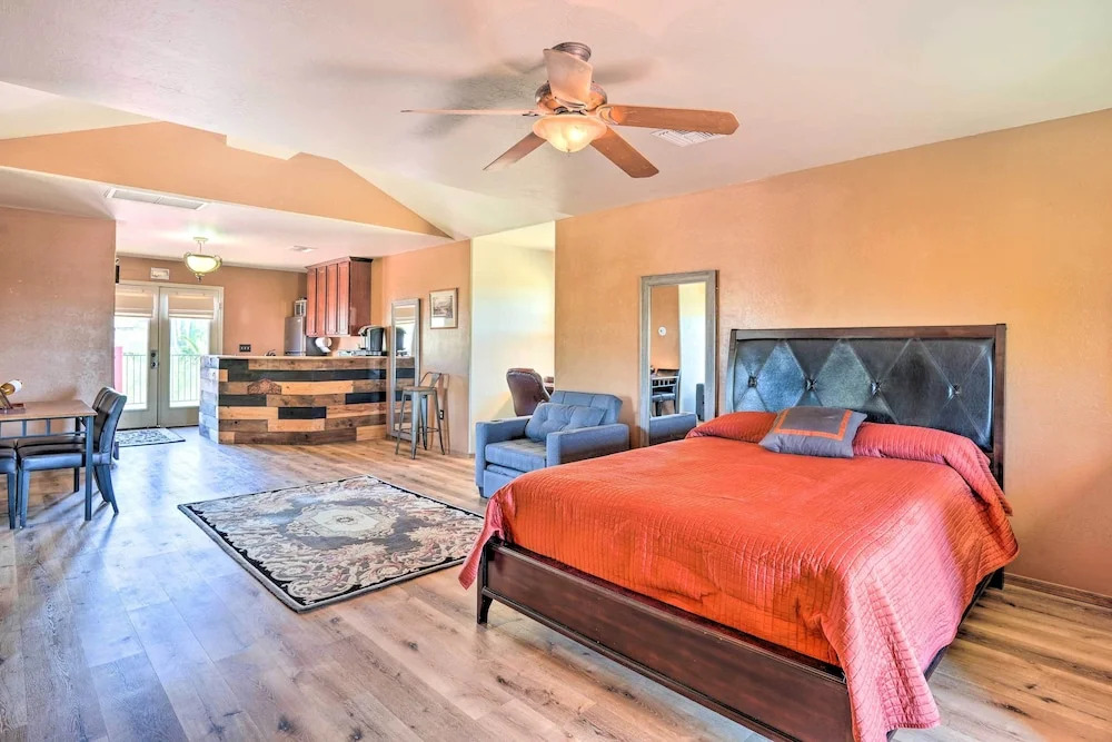 Dreamy Desert Studio w/ Deck + Pool Access!