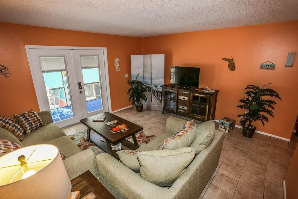5301 Estero Serendipity Manor