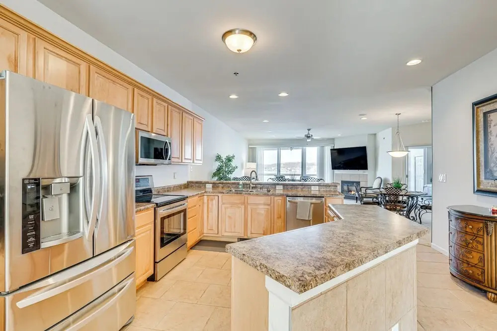 Lakeside Osage Beach Condo in Lands End Community
